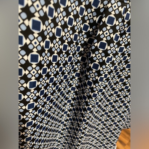 🔷 Liz Claiborne Geometric Top - Picture 6 of 6